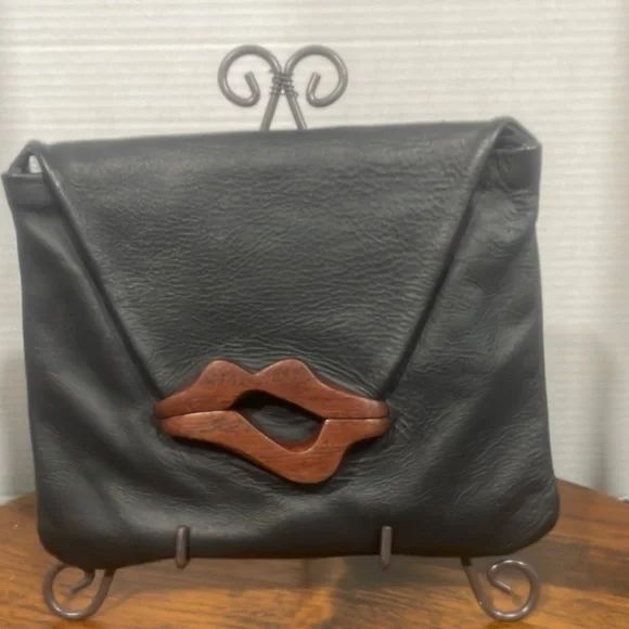Padhuk Wood & Black Leather Kimberly Chalos Hand Carved Lip Clip Waist Purse - Picture 1 of 7
